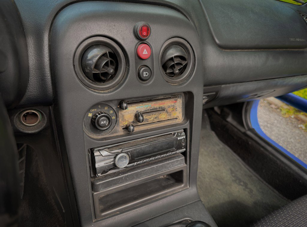 Used 1995 MAZDA MX-5 Miata RWD image 19