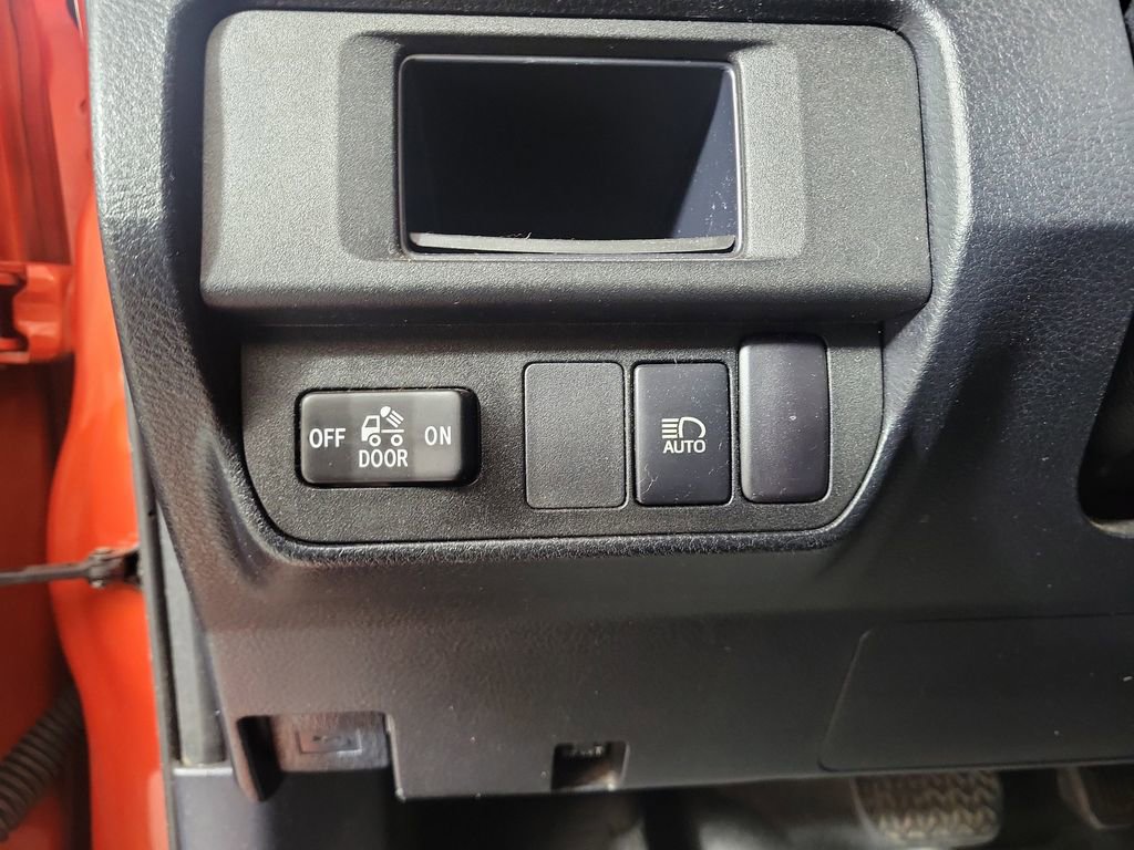 Used 2018 Toyota Tacoma SR5 RWD image 13