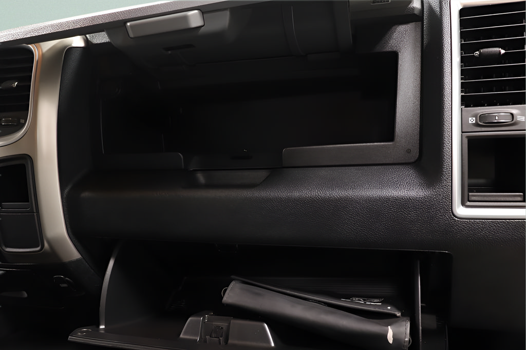 Used 2018 RAM 1500 Classic SLT AWD/4WD image 26