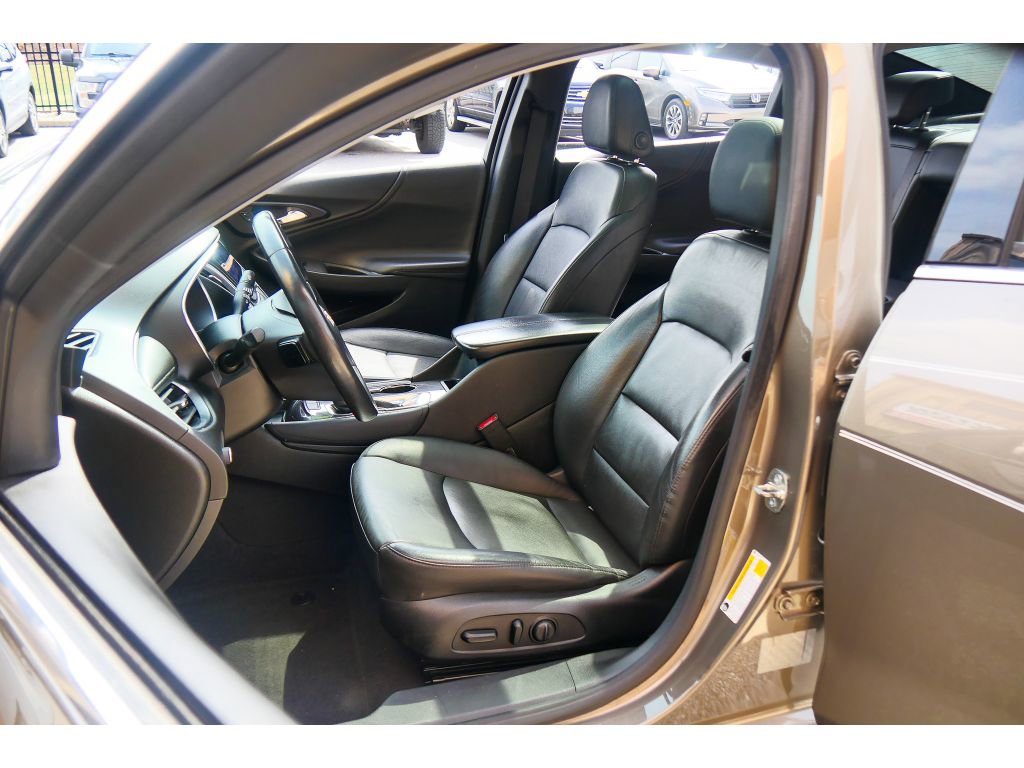 Used 2020 Chevrolet Malibu LT w/ Leather Package image 11