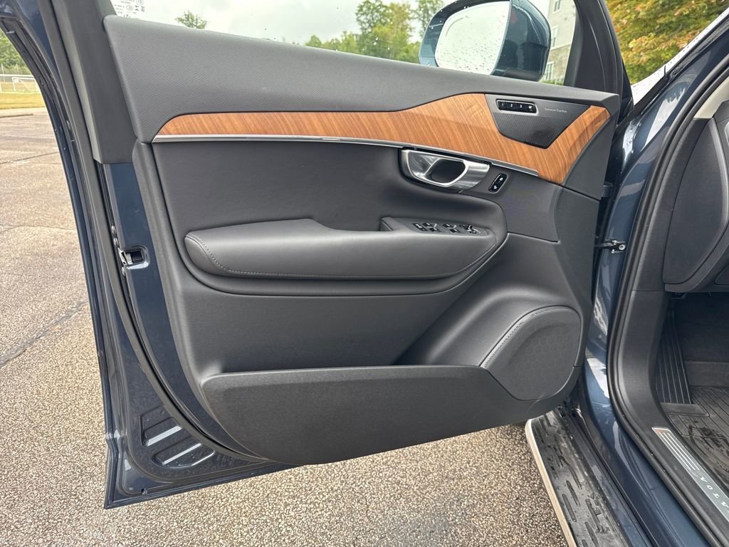 Used 2025 Volvo XC90 B6 Plus w/ Protection Package image 10