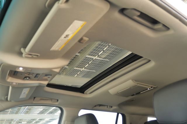 Used 2015 Cadillac Escalade Premium image 26