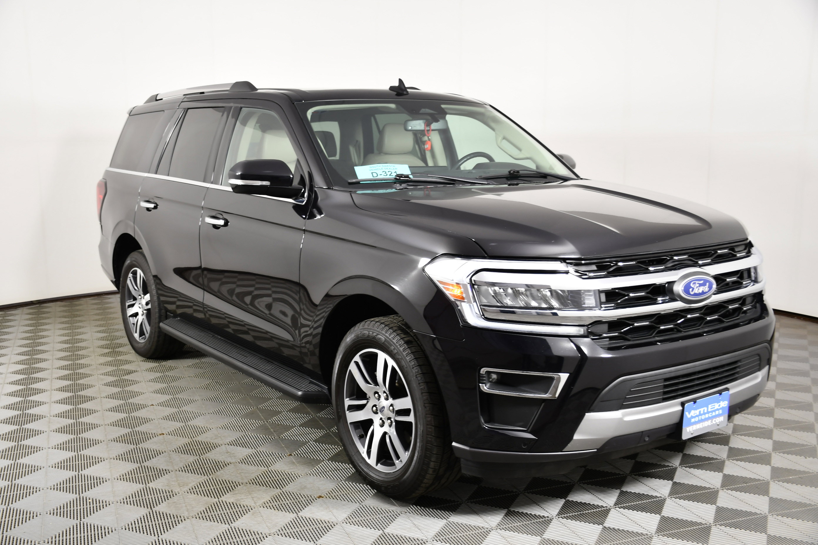 Used 2024 Ford Expedition Limited image 3