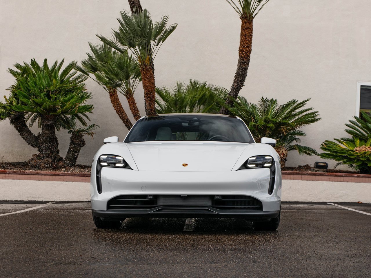 Used 2020 Porsche Taycan 4S image 9
