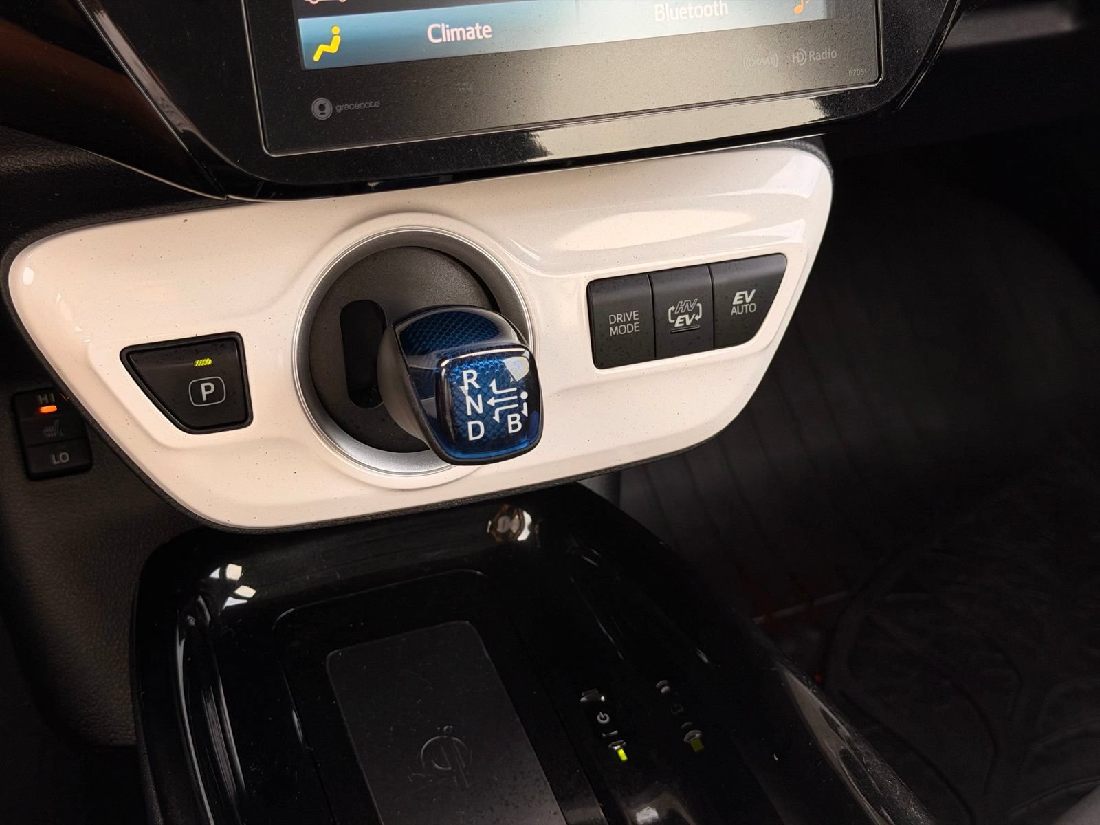 Used 2017 Toyota Prius Prime Premium FWD image 36