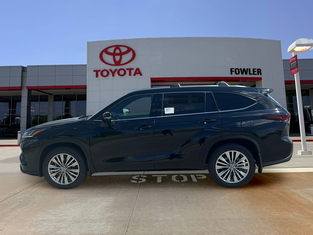 New 2026 Toyota Highlander Platinum AWD/4WD image 3