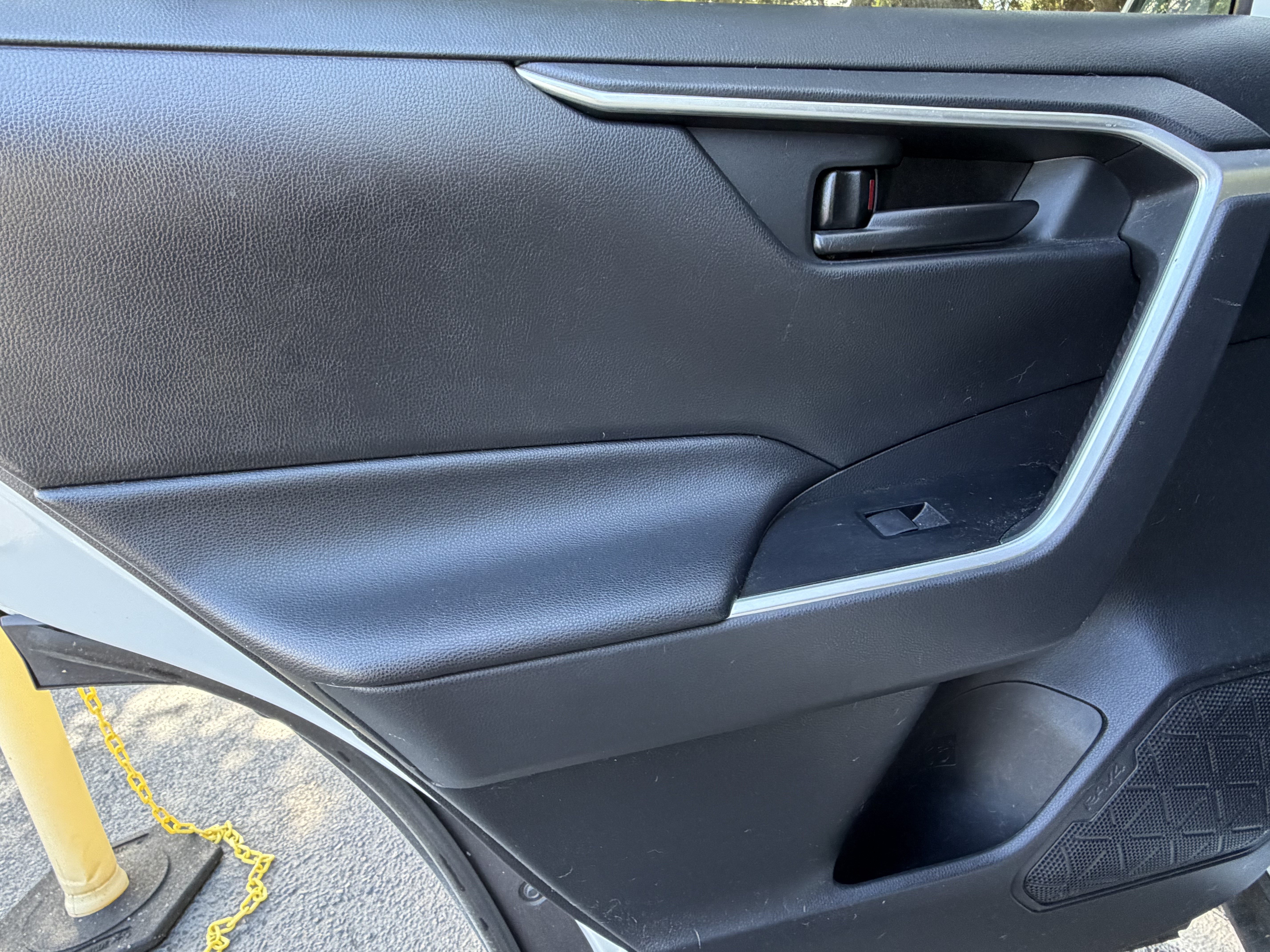 Used 2019 Toyota RAV4 LE AWD/4WD image 30