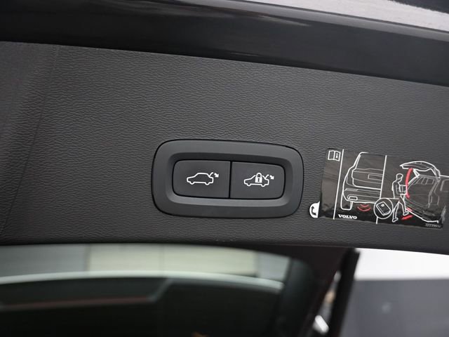 Used 2020 Volvo XC40 T5 Momentum w/ Premium Package image 26