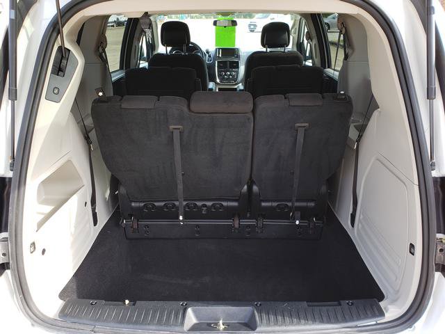 Used 2016 Dodge Grand Caravan SXT w/ Rear Park Assist Package image 5