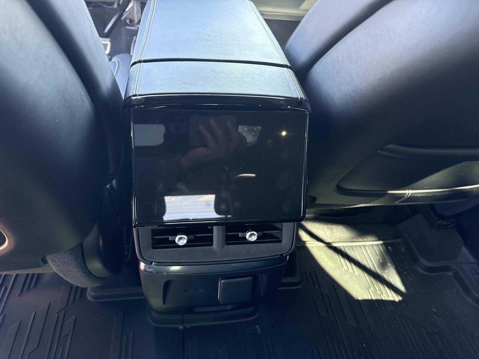 New 2026 Cadillac Vistiq Sport w/ LPO, Floor Liner Package AWD/4WD image 16