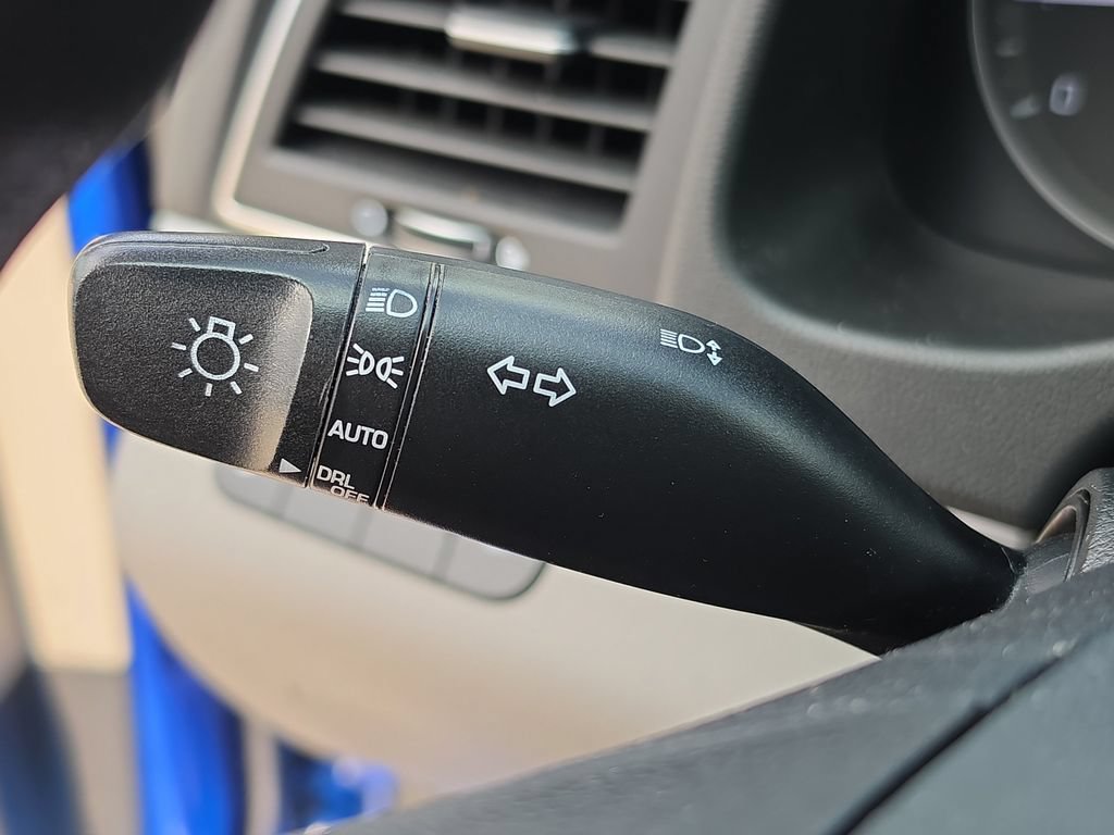 Used 2017 Hyundai Elantra SE FWD image 21