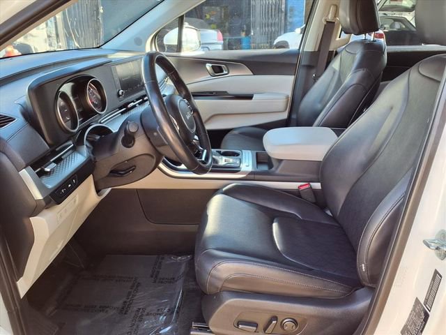Used 2023 Kia Carnival LX image 13
