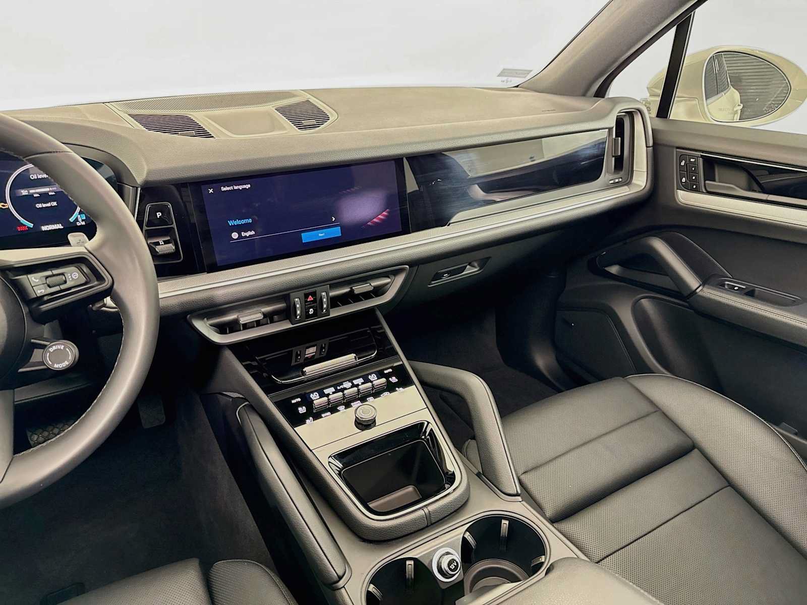 Certified 2025 Porsche Cayenne AWD/4WD image 25