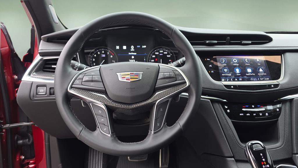 Certified 2025 Cadillac XT5 Sportv w/ Technology Package image 14