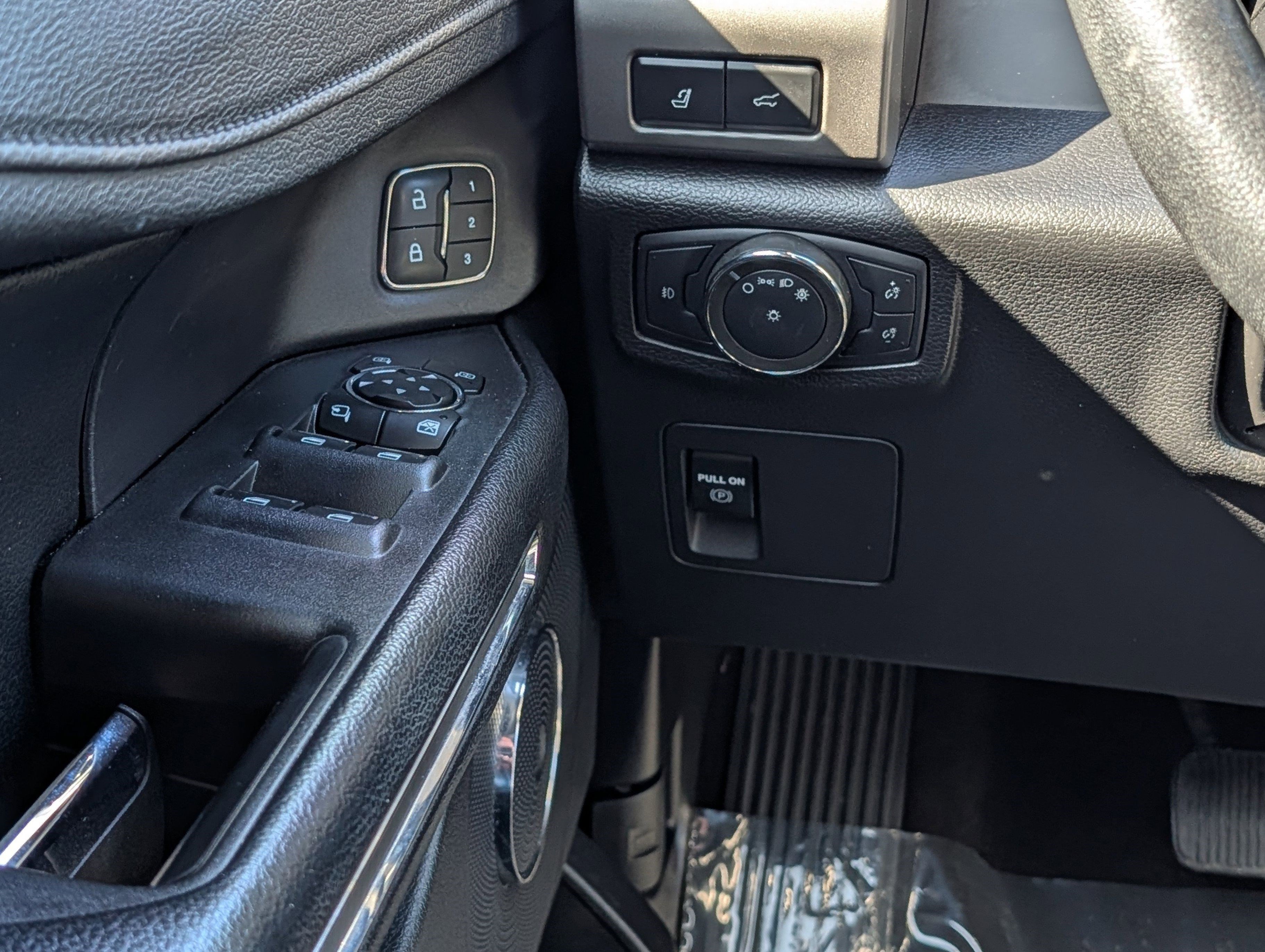 Used 2020 Ford Expedition XLT w/ Equipment Group 202A RWD image 24