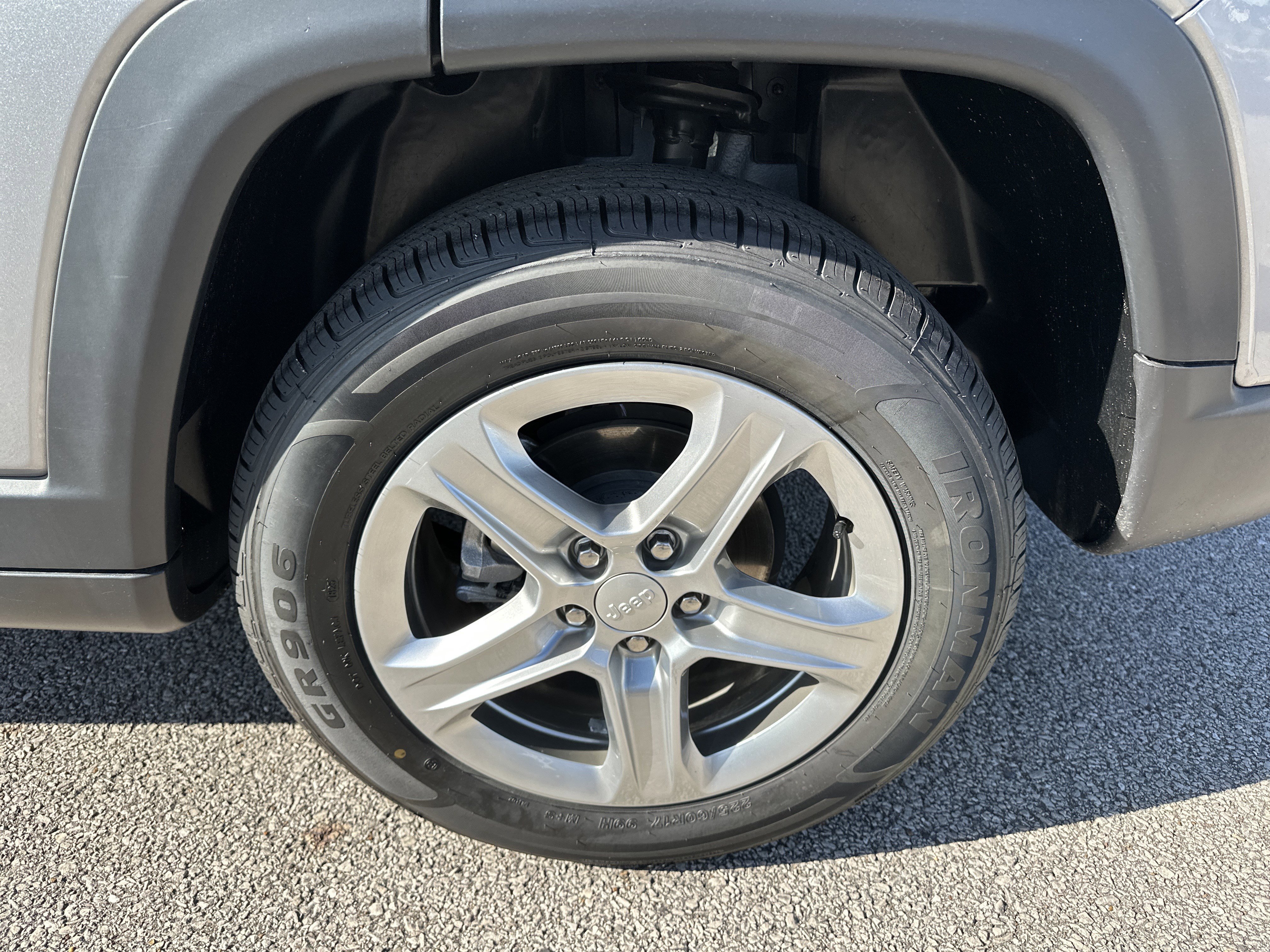 Used 2024 Jeep Compass Latitude image 19