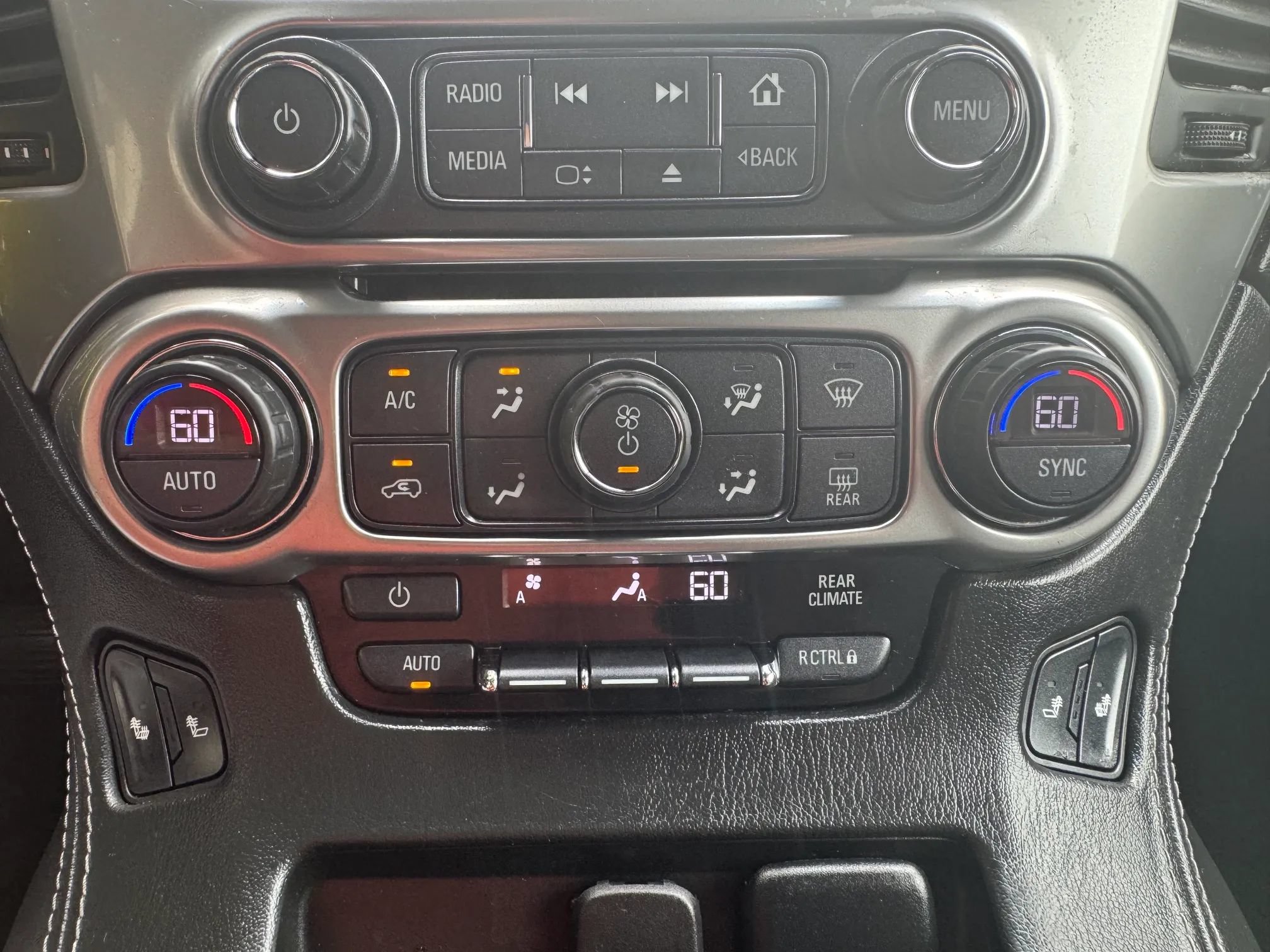 Used 2018 Chevrolet Suburban LT AWD/4WD image 18