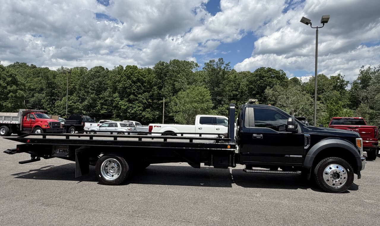Used 2017 Ford F550 4x4 Regular Cab Super Duty image 3