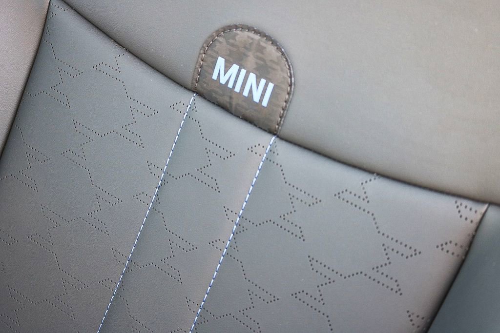 Used 2025 MINI Cooper 2-Door Hardtop image 19