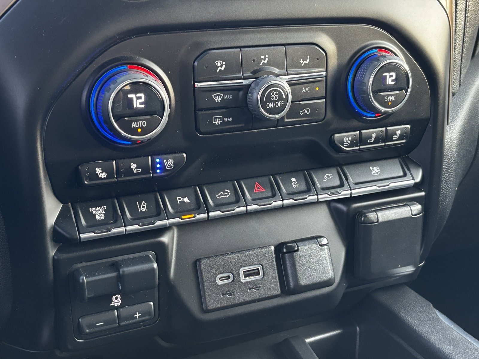 Used 2023 Chevrolet Silverado 2500 High Country w/ Safety Package II image 23