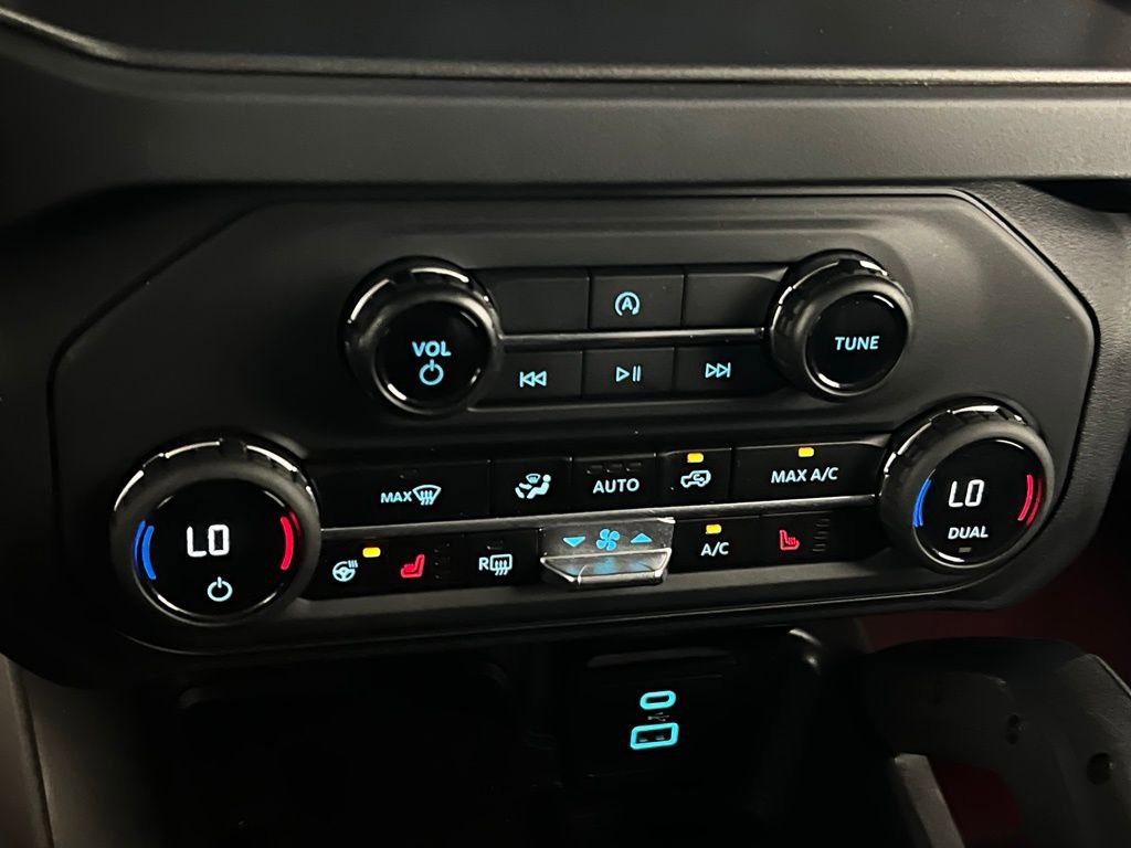 Used 2025 Ford Bronco Badlands image 20