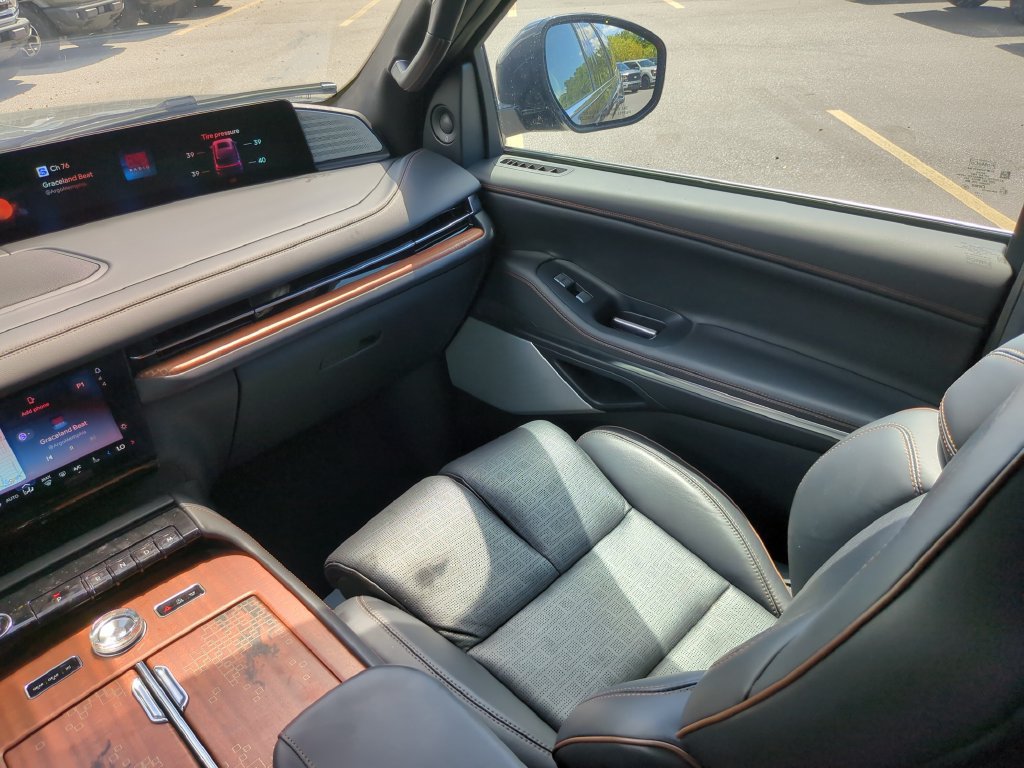 Used 2025 Lincoln Navigator Black Label AWD/4WD image 19