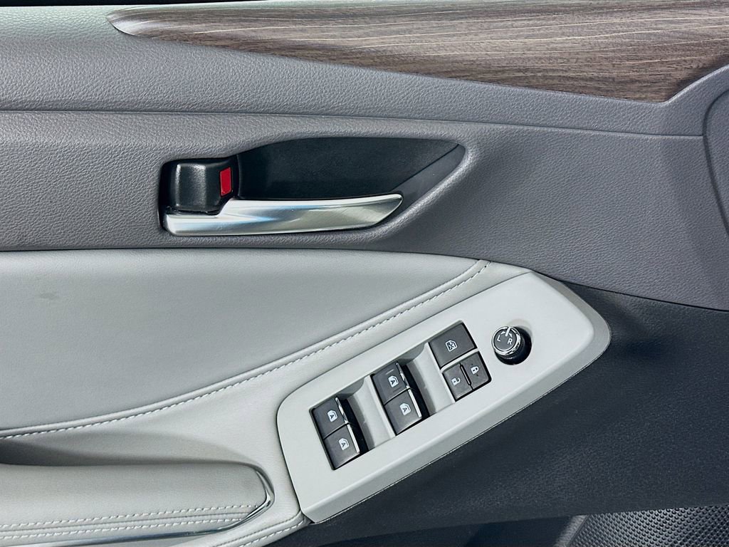 Used 2022 Toyota Avalon XLE image 17