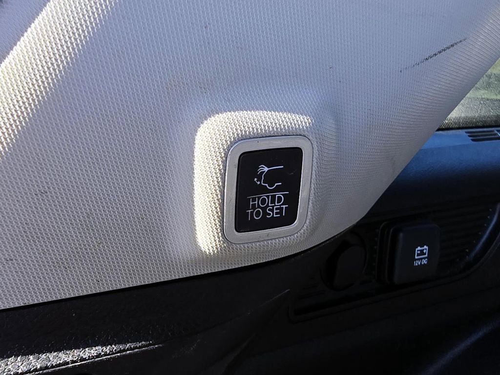 Used 2023 Jeep Grand Cherokee Laredo w/ Luxury Tech Group I image 29