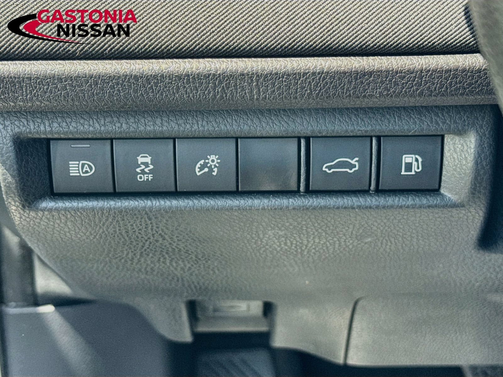 Used 2025 Toyota Camry LE FWD image 13