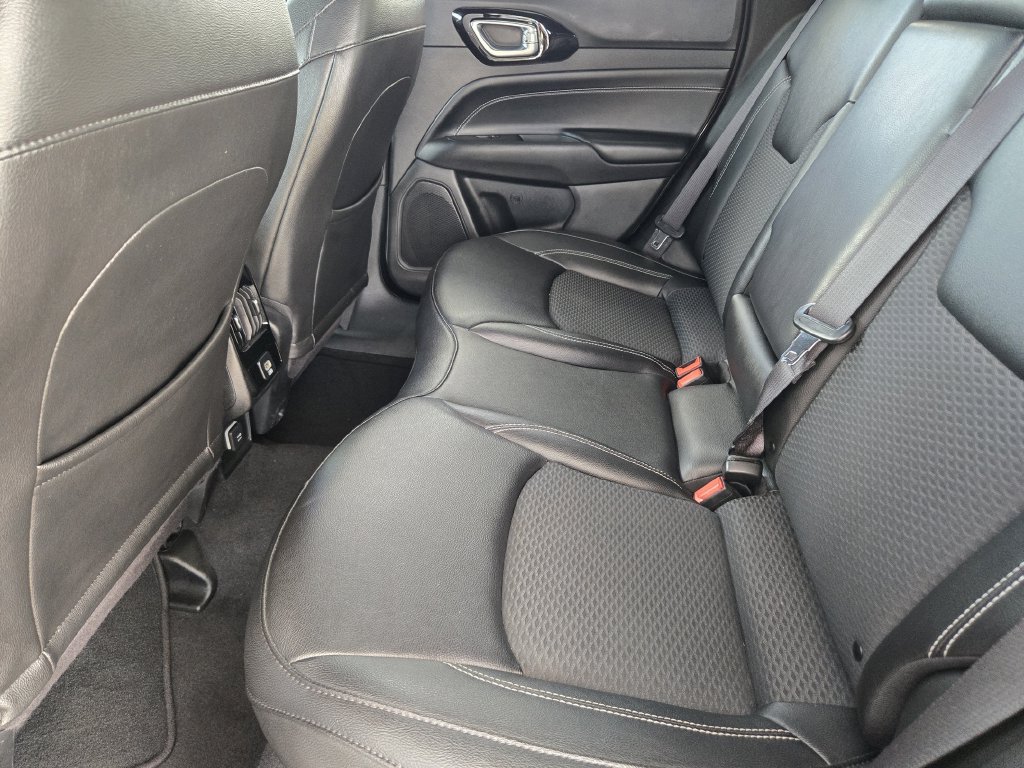 Used 2024 Jeep Compass Latitude w/ Altitude Special Edition AWD/4WD image 32