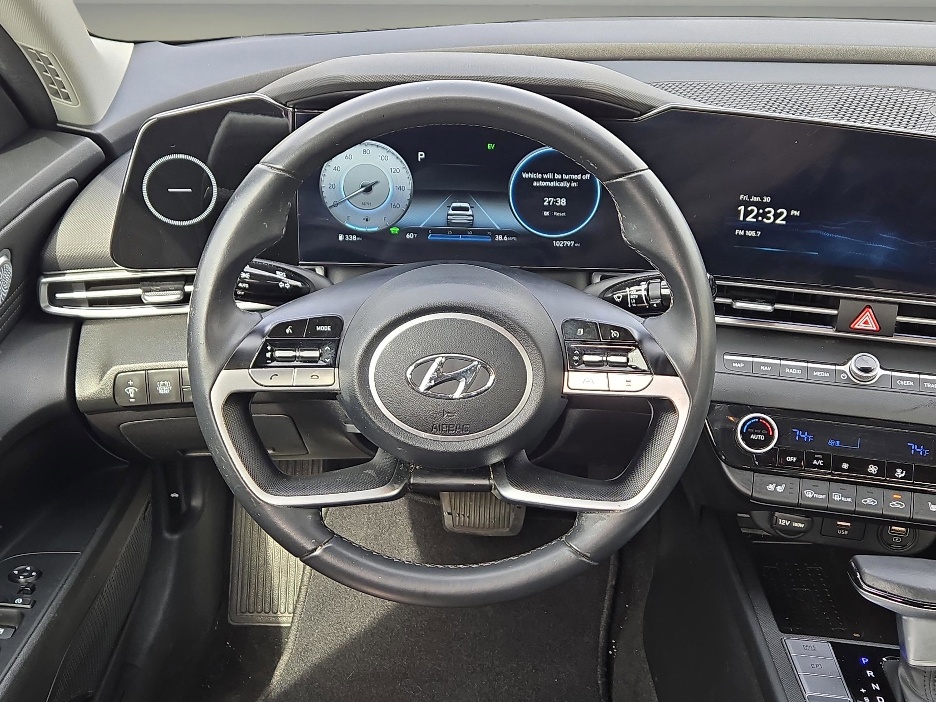 Used 2023 Hyundai Elantra Limited image 16