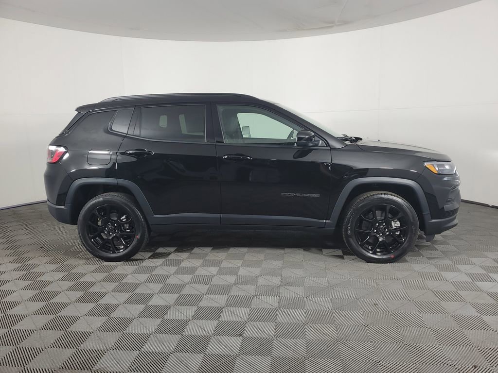New 2026 Jeep Compass Latitude image 3