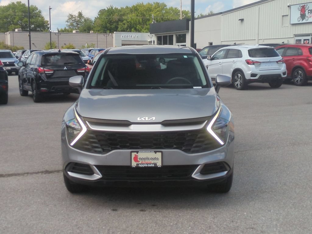 Used 2023 Kia Sportage LX AWD/4WD image 2
