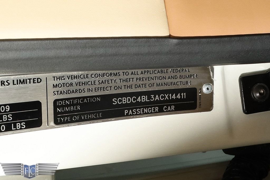 Used 2010 Bentley Azure T RWD image 33