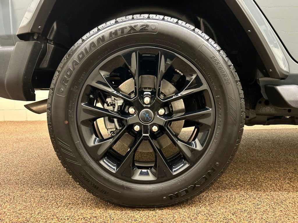 Used 2025 Jeep Wrangler Unlimited Sahara AWD/4WD image 6