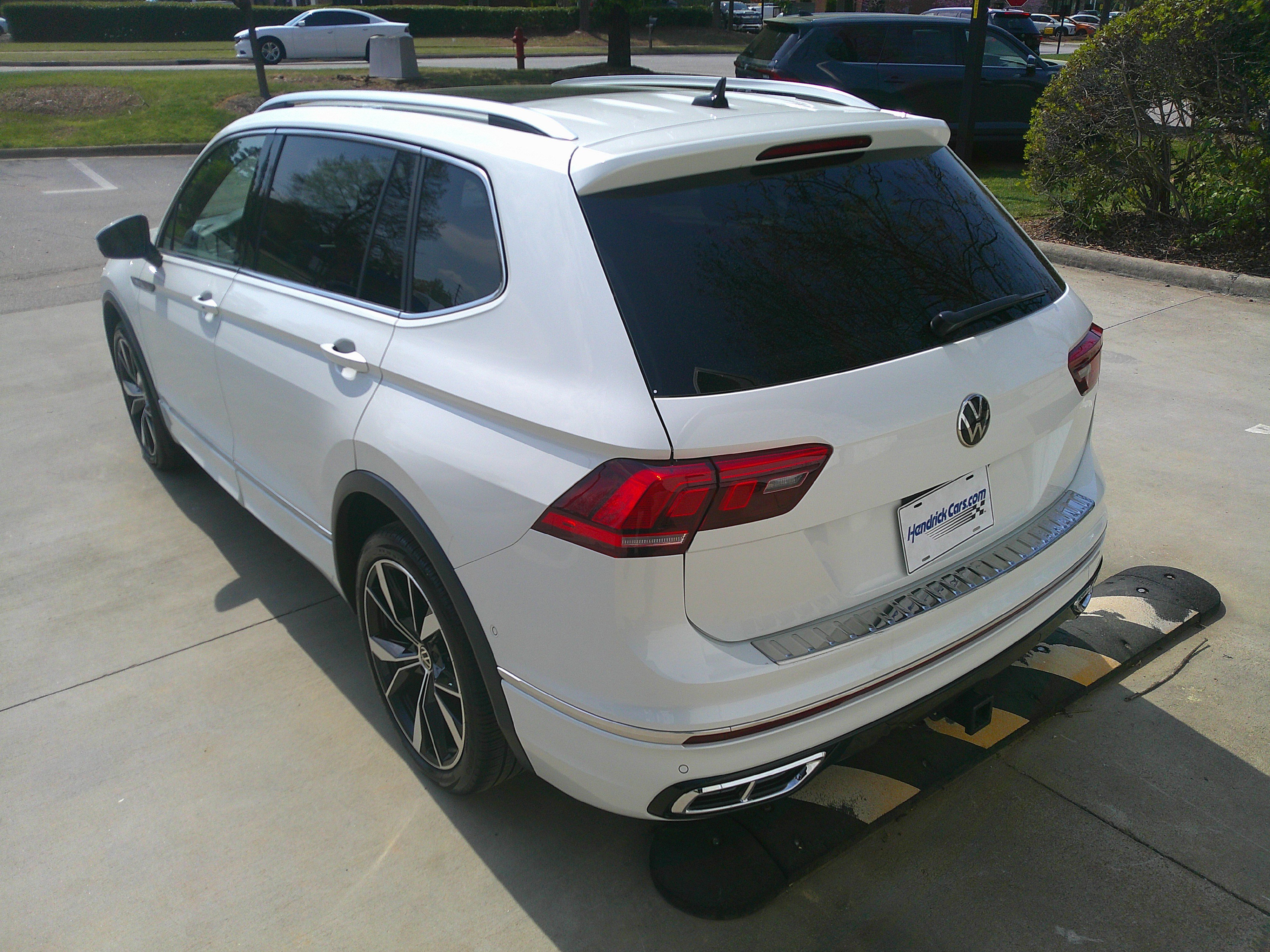 Used 2024 Volkswagen Tiguan SEL R-Line image 10