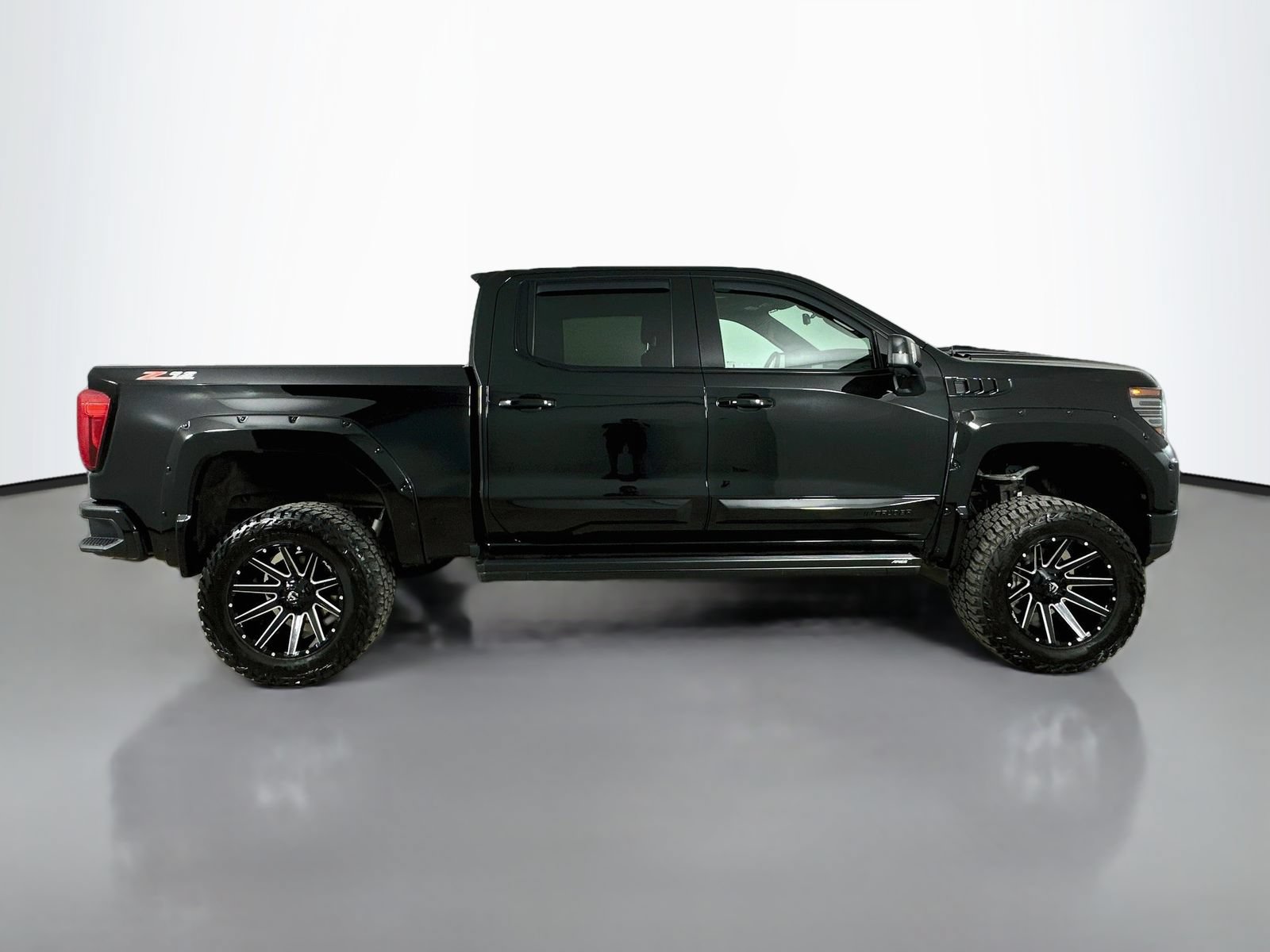 Used 2023 GMC Sierra 1500 AT4 w/ AT4 Premium Package AWD/4WD image 4