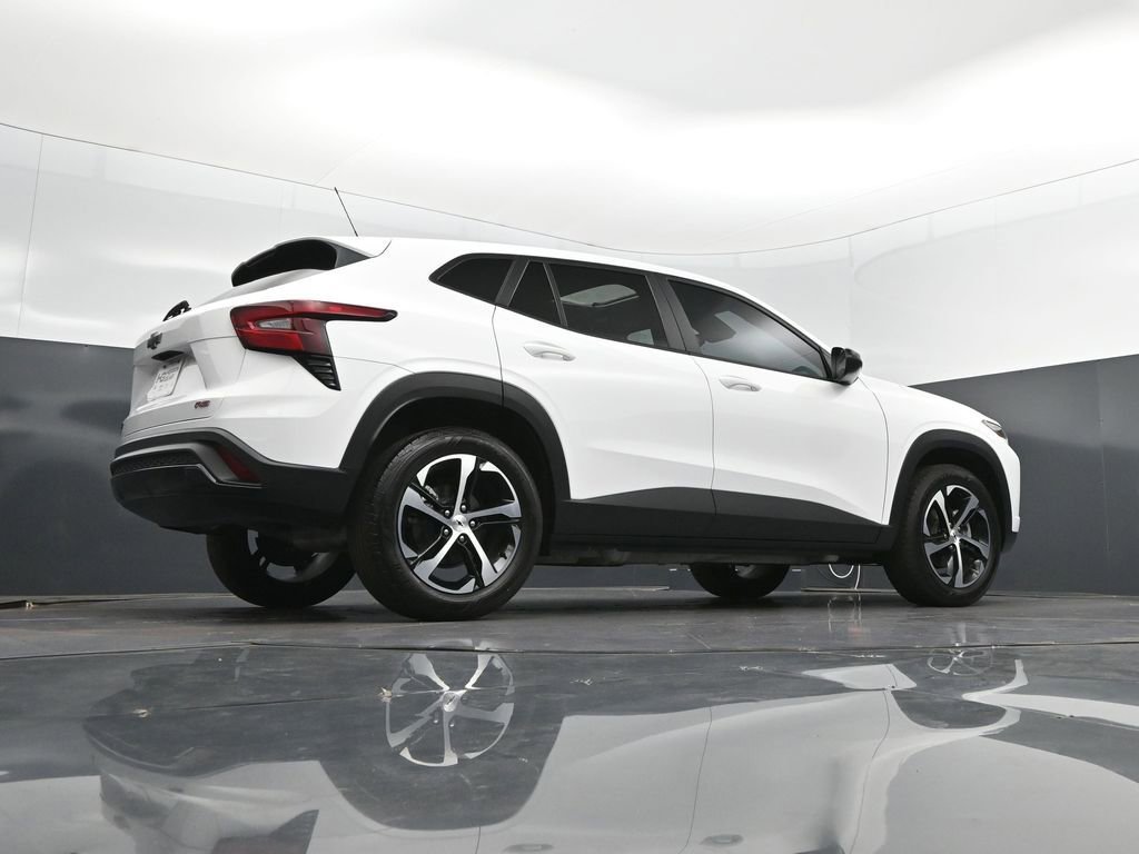 Used 2025 Chevrolet Trax RS w/ Sunroof Package image 41