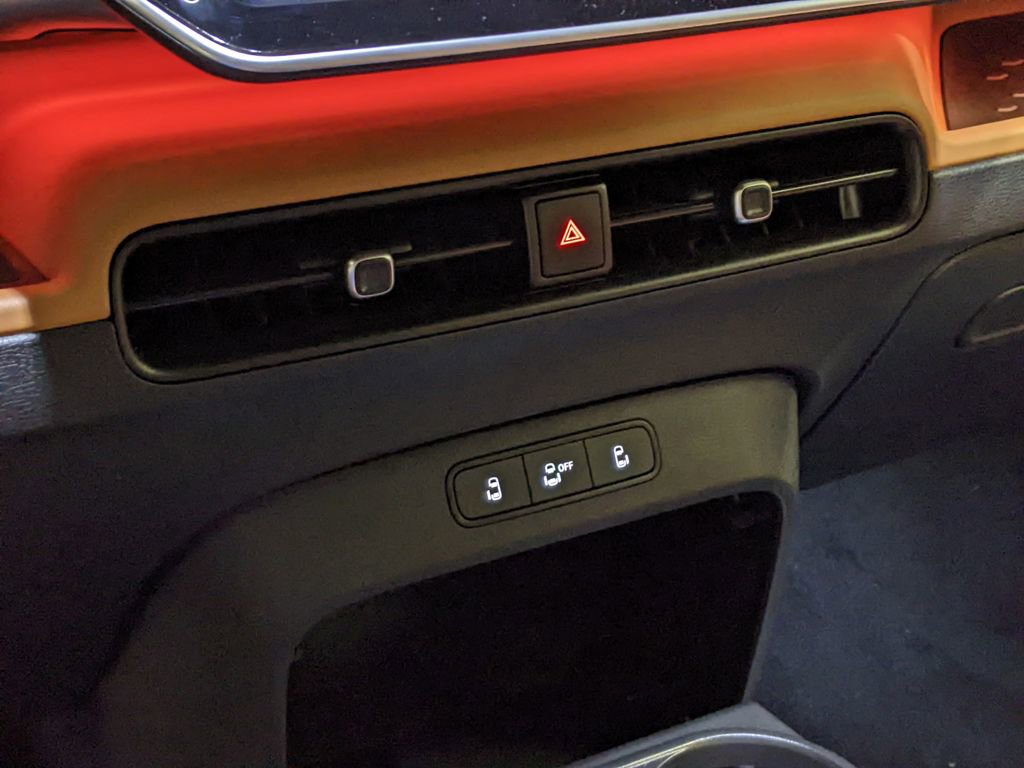 New 2025 Volkswagen ID. Buzz Pro S Plus AWD/4WD image 18
