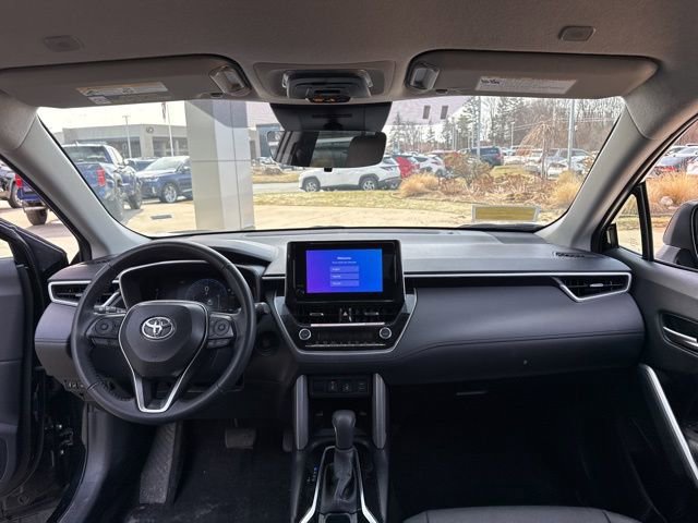 Used 2025 Toyota Corolla Cross XLE image 31