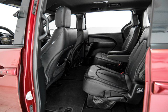 Used 2019 Chrysler Pacifica Touring-L w/ S Appearance Package FWD image 35
