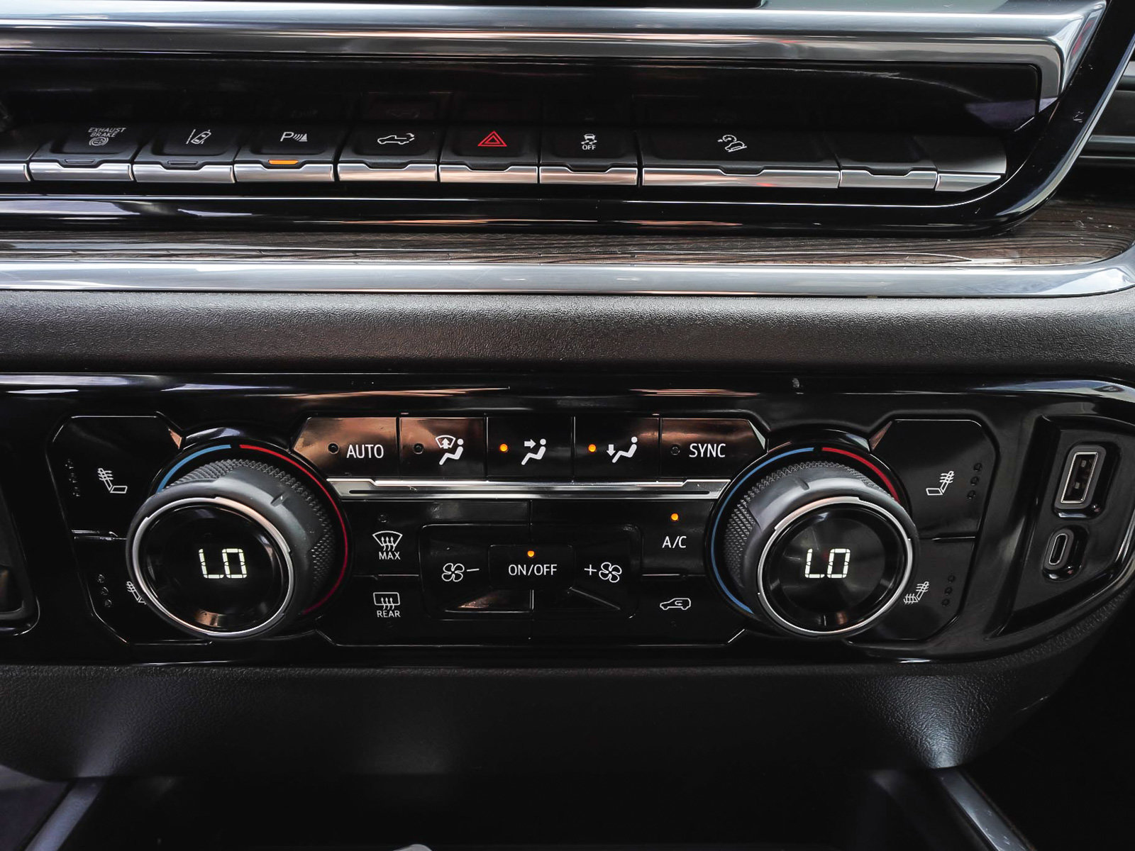 Used 2024 Chevrolet Silverado 2500 LT w/ Texas Edition image 26