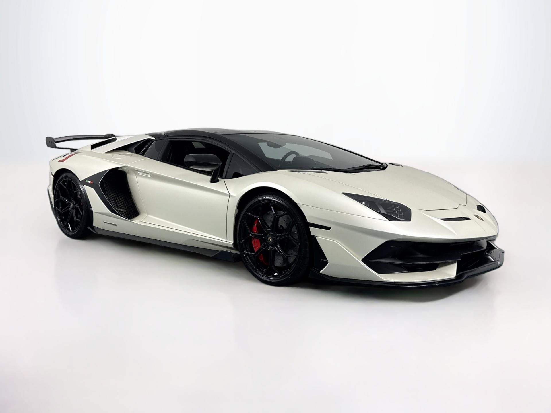 Used 2020 Lamborghini Aventador SVJ AWD/4WD image 10