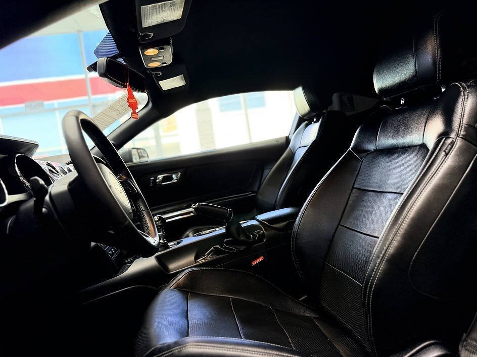 Used 2017 Ford Mustang GT w/ GT Performance Package RWD image 5