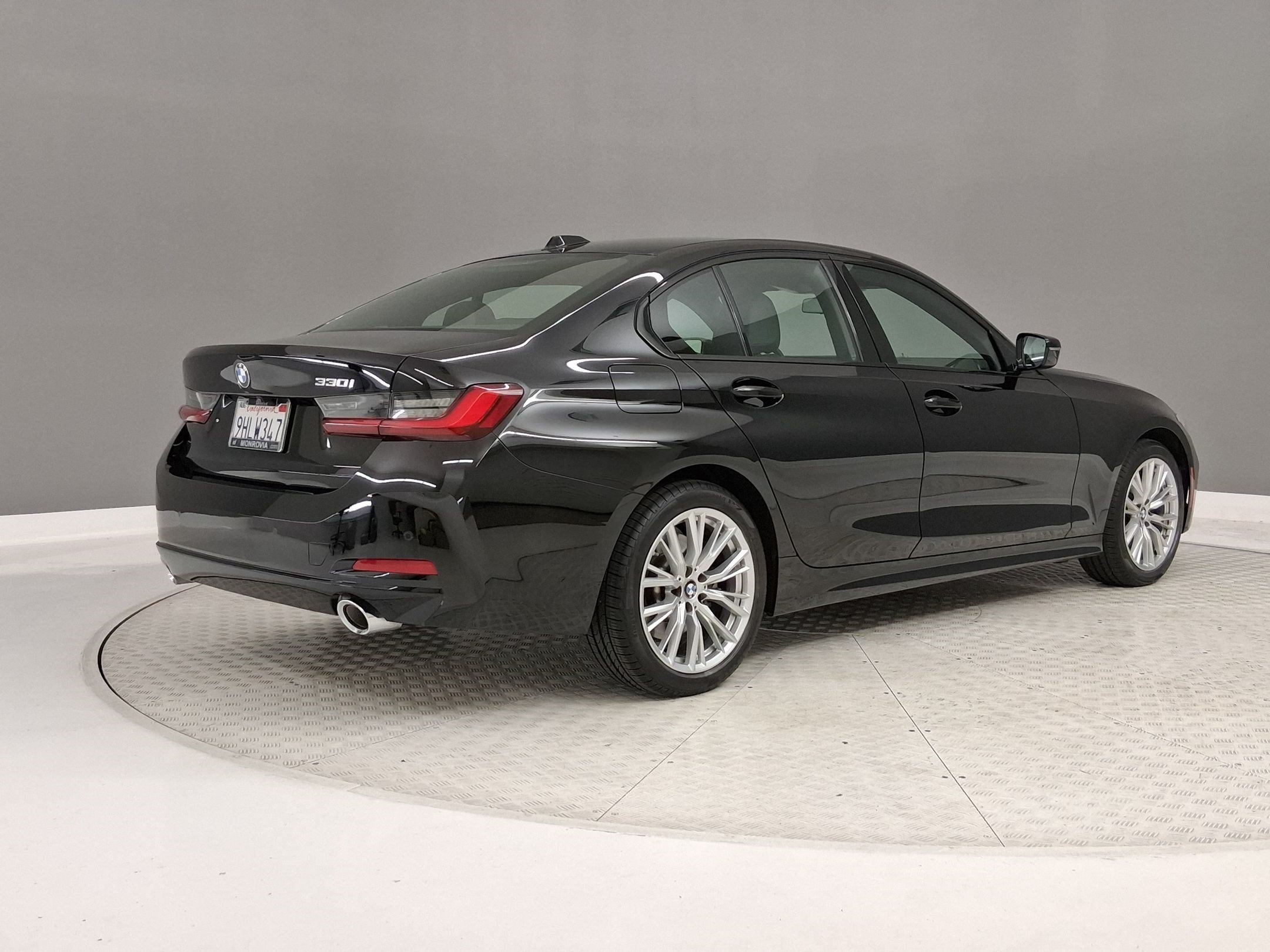 Used 2023 BMW 330i Sedan w/ Premium Package RWD image 9