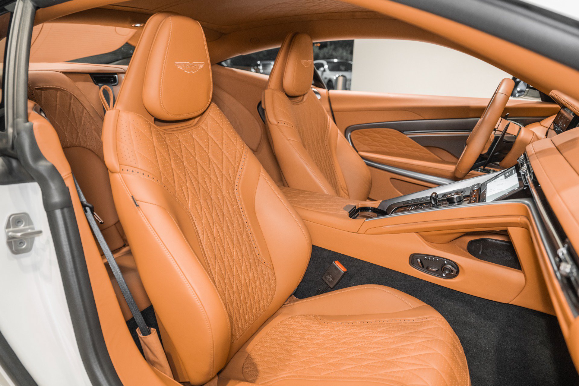 Used 2024 Aston Martin DB12 Coupe RWD image 17