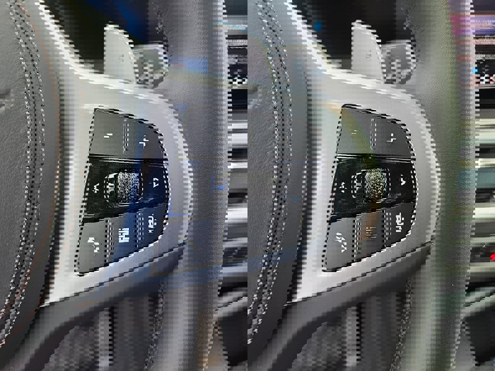 Used 2026 BMW X7 xDrive40i w/ M Sport Package AWD/4WD image 23