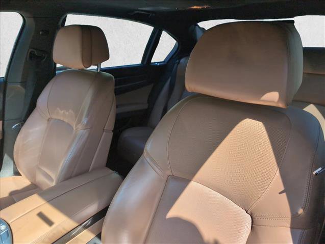 Used 2015 BMW 750Li xDrive image 9