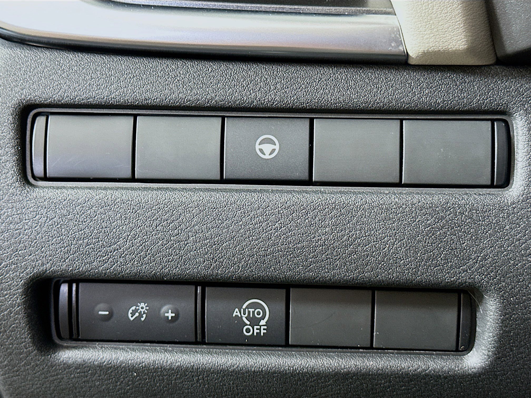 Used 2023 Nissan Rogue SV image 17