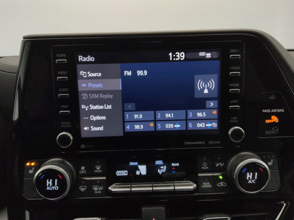 Used 2021 Toyota Highlander XLE image 23